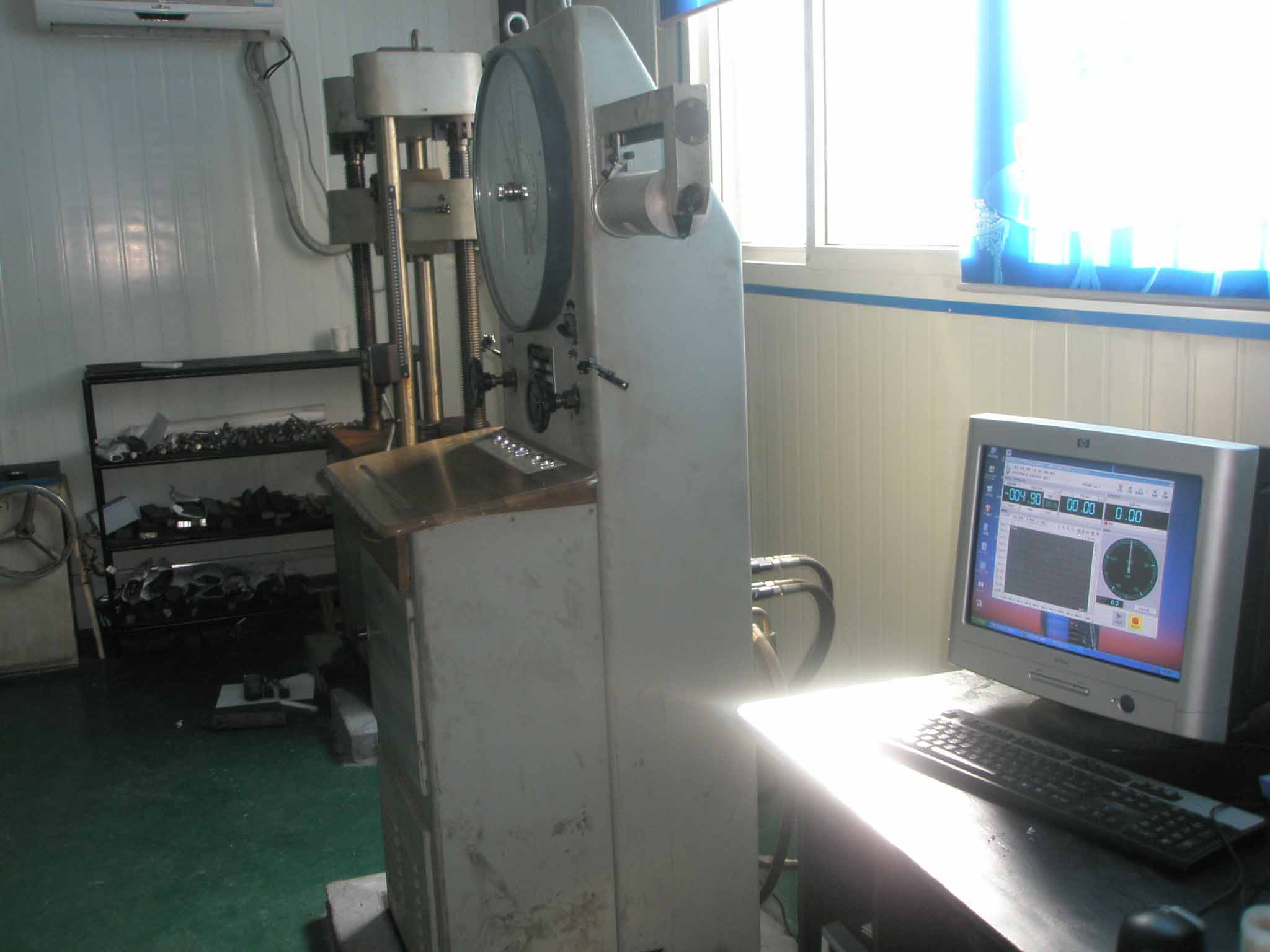 hydraulic universal testing machine